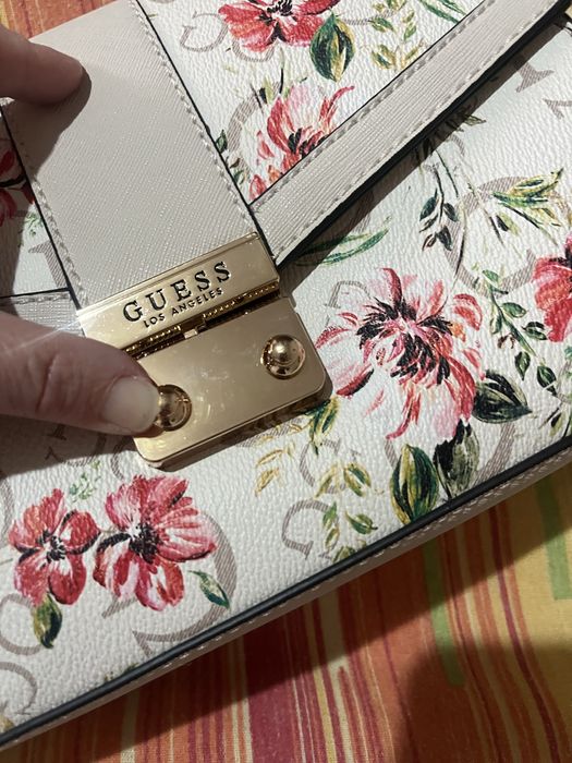 Дамска чанта guess