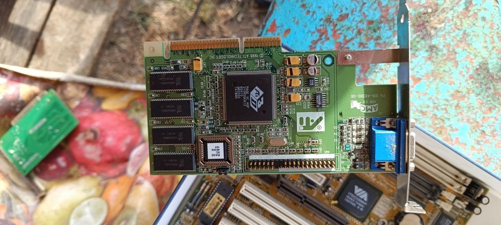 Vând placi vechi de PC