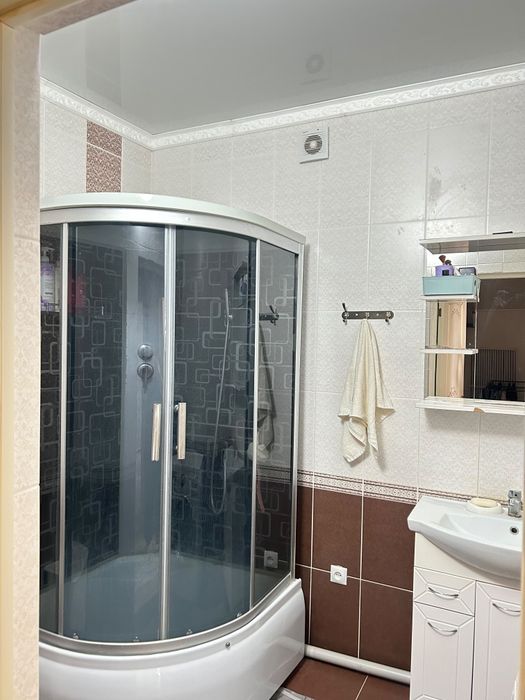 Продам квартиру трехкомнатную