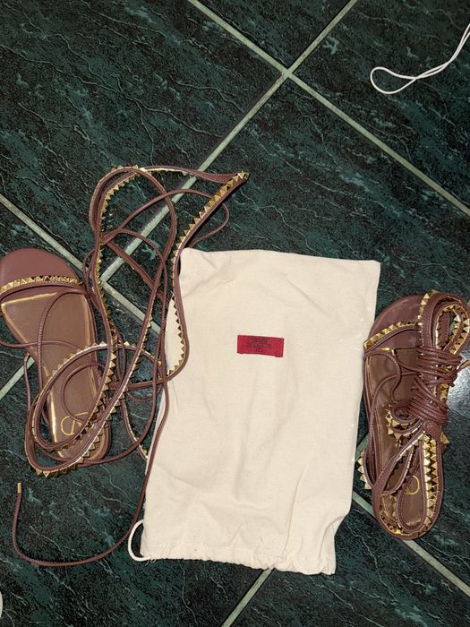 Сандали с връзки