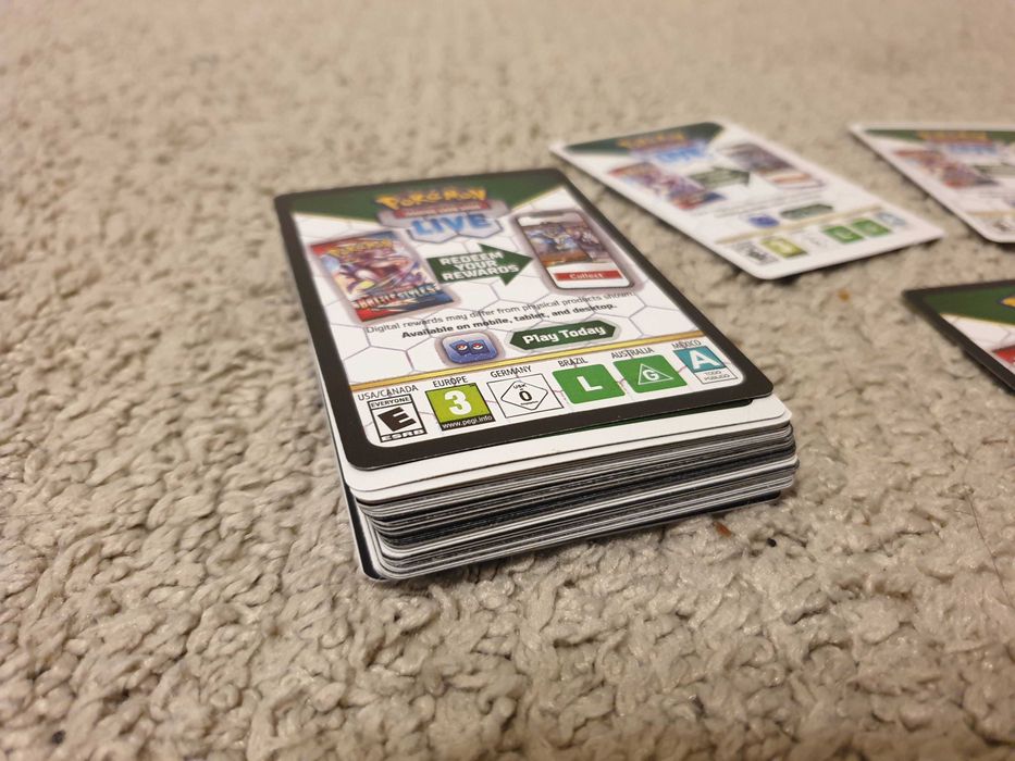 40 carti Pokemon originale (code cards)