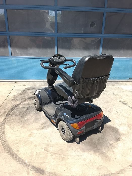 Cărucior scuter electric pentru persoane cu dizabilități sau bătrâni