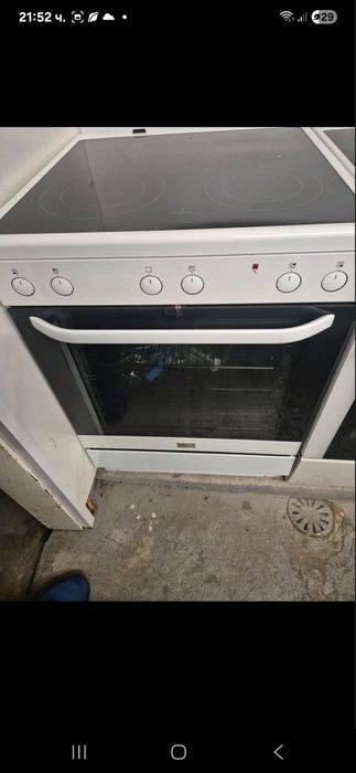 Фурна с керамични котлони Електролукс 60см