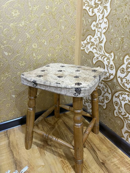 Stol va 3 ta stul to‘plami, qulay