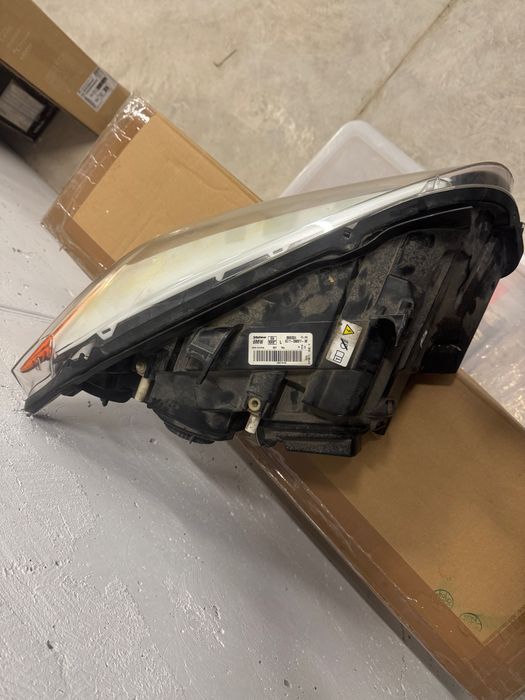 Ляв фар с xenon за BMW X1 E84