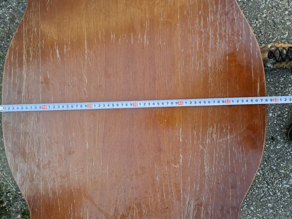 Vând măsuță de lemn lăcuita