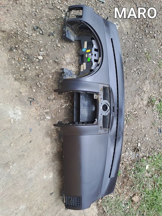 Flansa/plansa bord vw touareg 7L compatibila 2003-2010 maro și negru