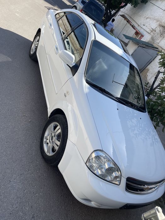 Lasetti  1.8 3 pazitsa Avtomat