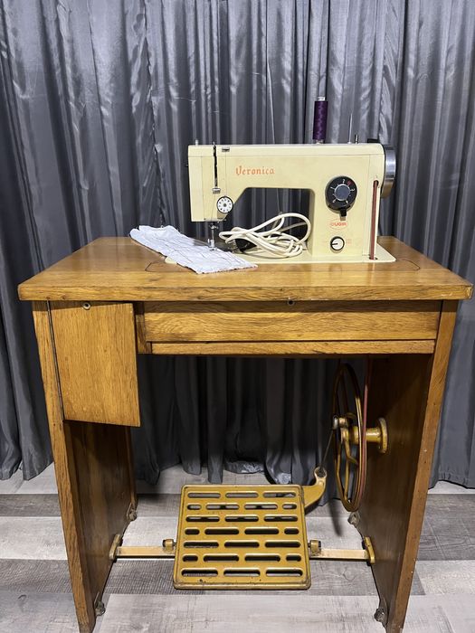 Vând și repar mașini de cusut și piese de schimb