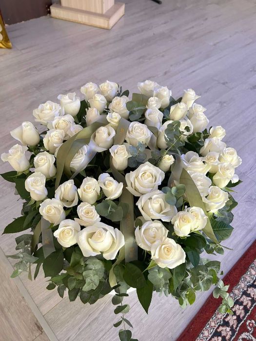Цветы белый розы 51 роз