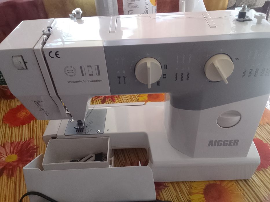Mașină de cusut electrica
