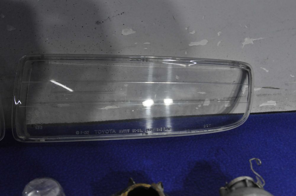 Стекла противотуманки Lexus LX470