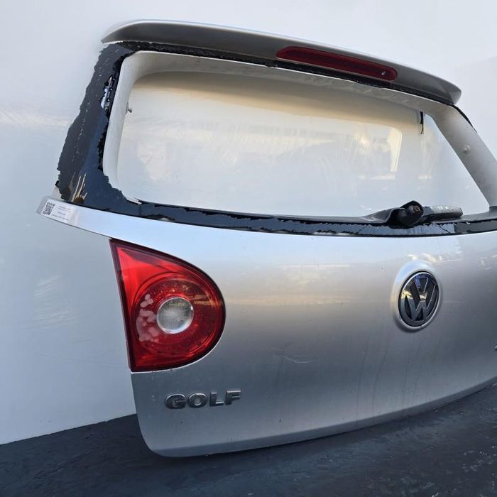 Haion complet cu defect colt dreapta Volkswagen Golf 5