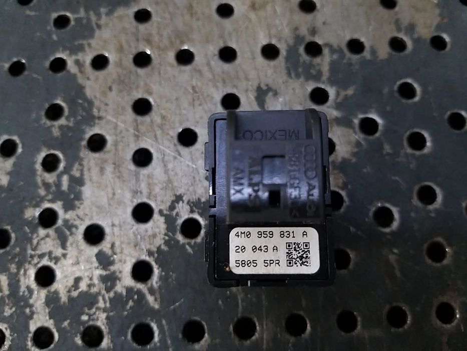 Buton deschidere portbagaj audi a4 b9 8w 4m0959831a