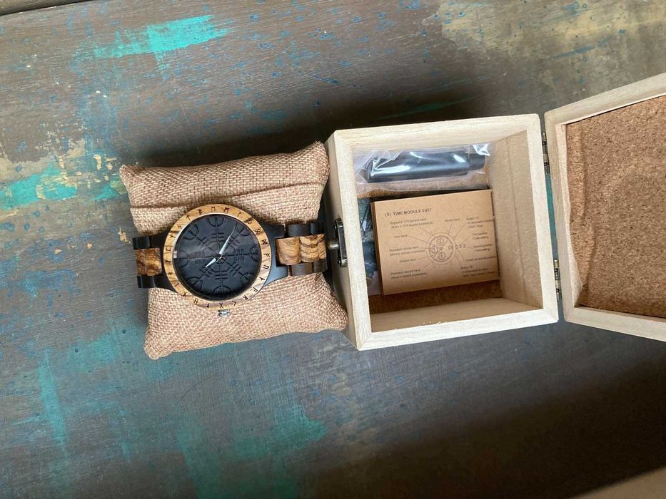 Дървен мъжки часовник