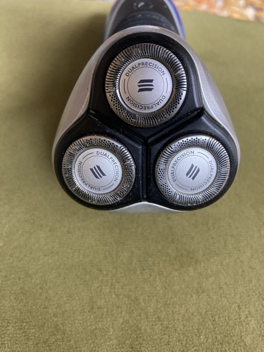 Бритва  аккумуляторная PHILIPS