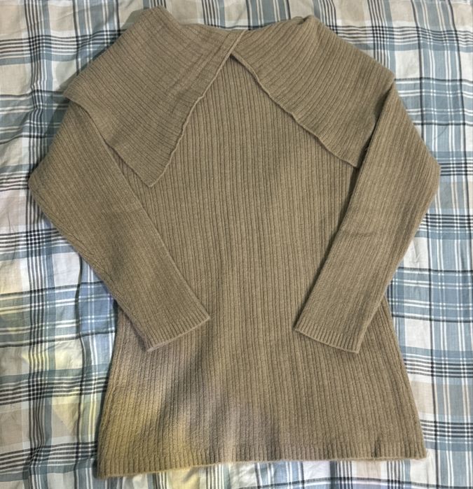 светло-коричневый свитер