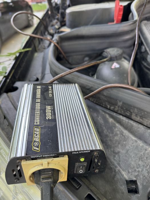 Vand convertizor 12V DC 230V AC300W nominal