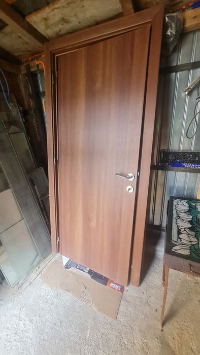 Usi noi  2 maro și 1 alba