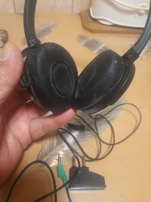 Vind caști cu fir bose