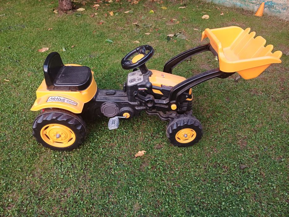 Tractor cu pedale