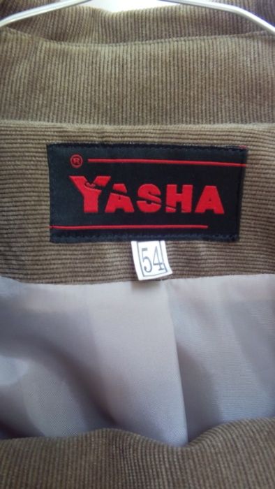 Продавам костюм