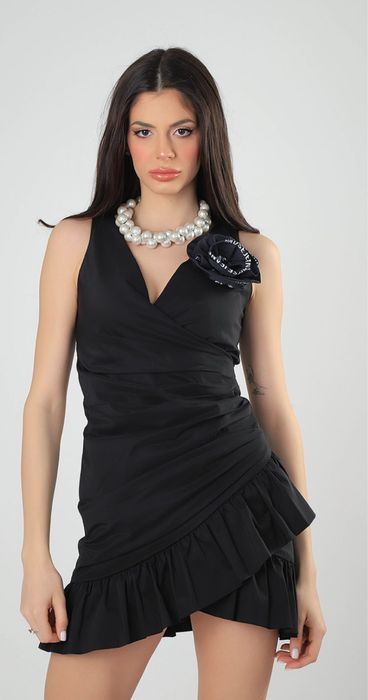 Черна рокля pause