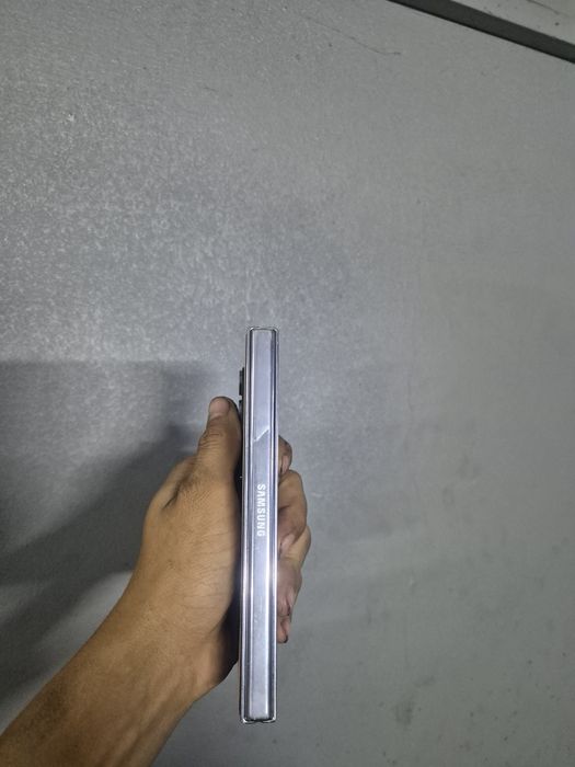 Продаю Samsung Z Fold5