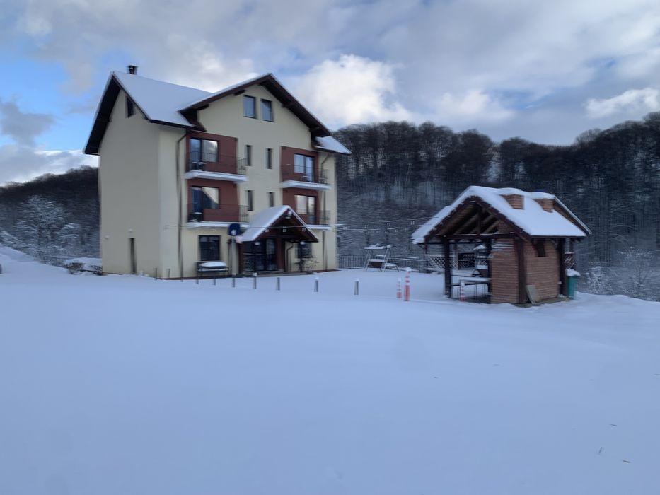 Cabana de închiriat la munte cu ciubăr! ()