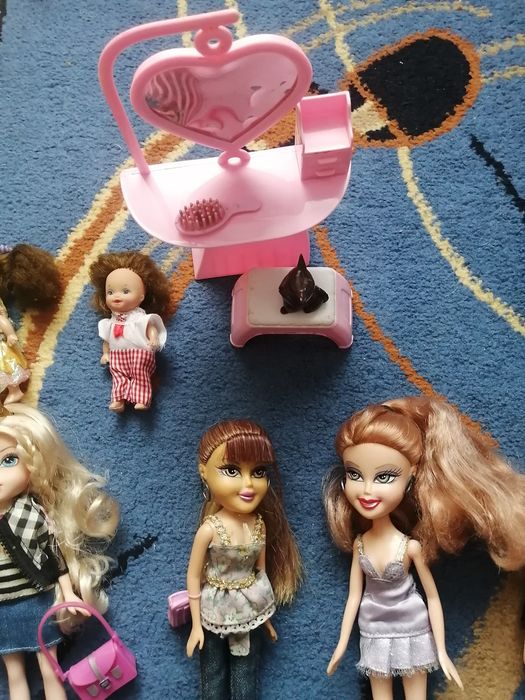 Продам  кукол со всеми аксессуарами