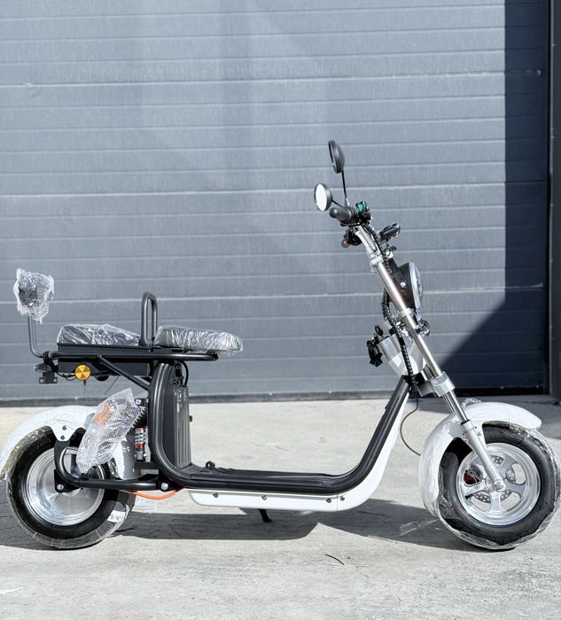 Scuter electric cu cartela 2025