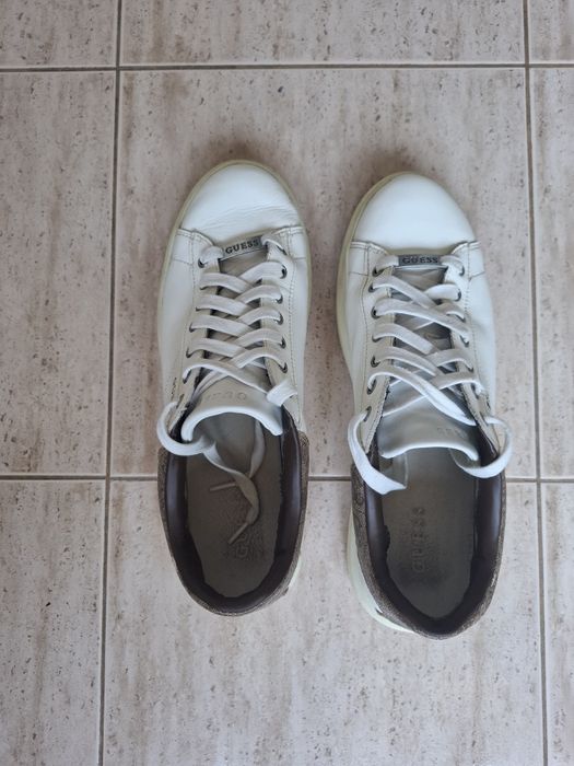 Оригинални кожени обувки Guess