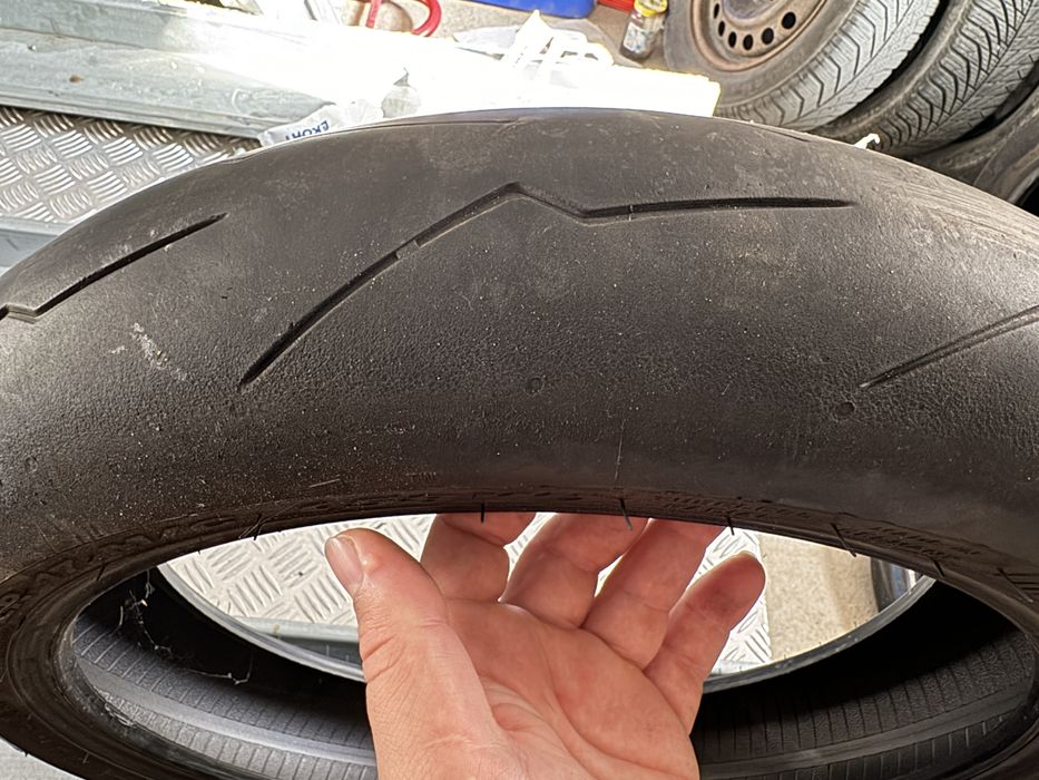 Предна гума Pirelli