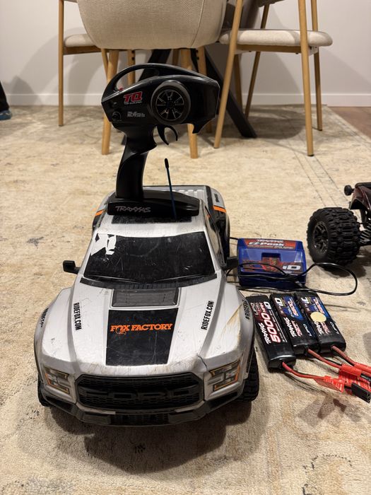 Traxxas Stampede 4x4 VXL si Ford Raptor