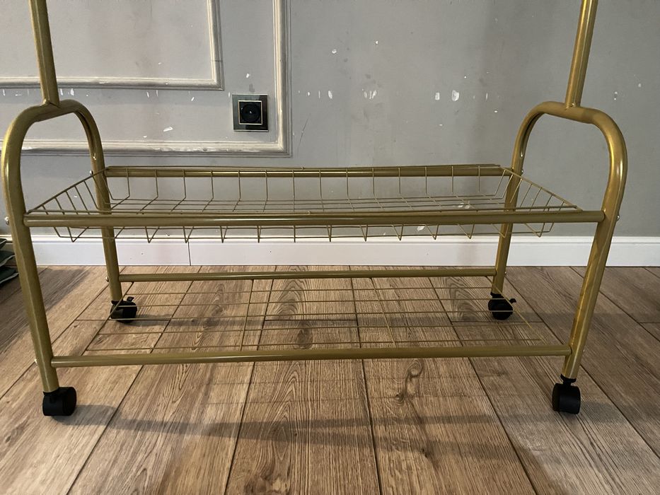 Вешалка наполный