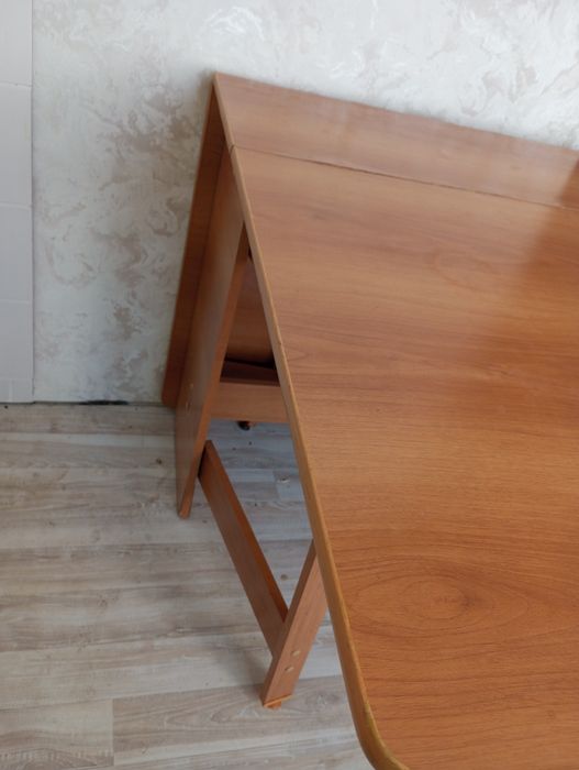 Продам стол складной 7000