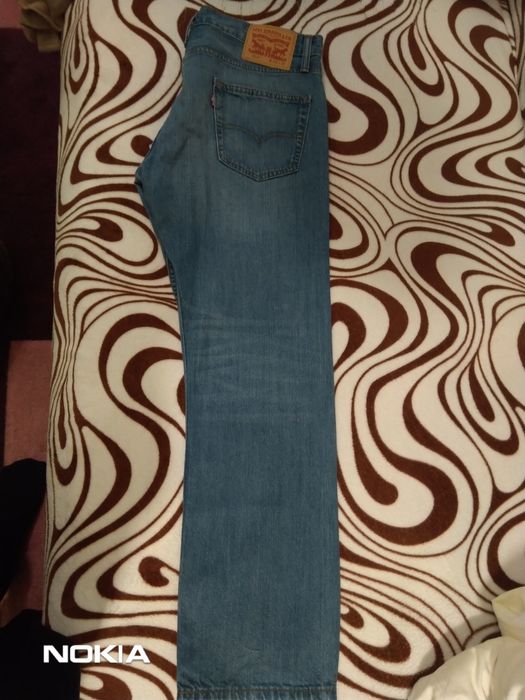Vând blugi Levis w34