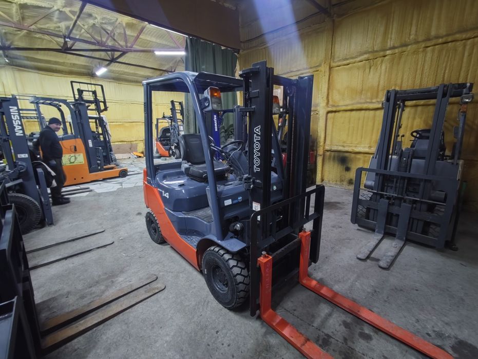 Продам вилочный погрузчик. Кара