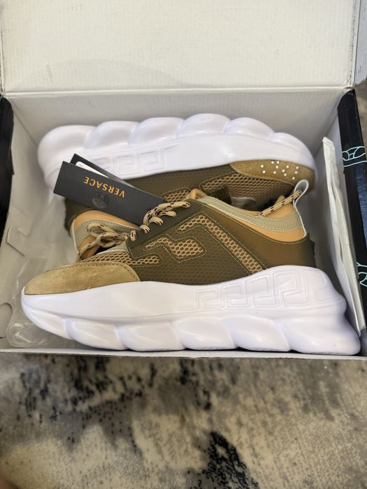 Versace chain reaction