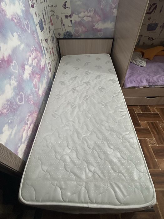 Продам кровать одна ярусная.