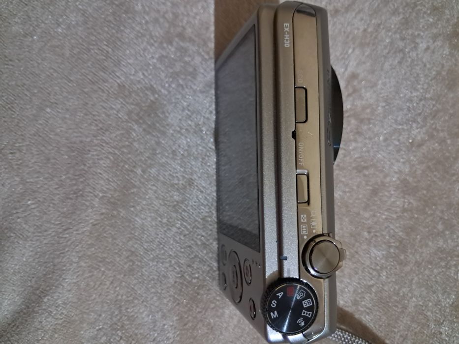 Фотоапарат Casio EX-H30 16,1 Mp