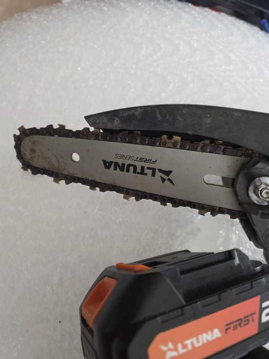 Kit de tăiere cu baterie Altuna Titanium - Mini Drujbă cu 2 baterii