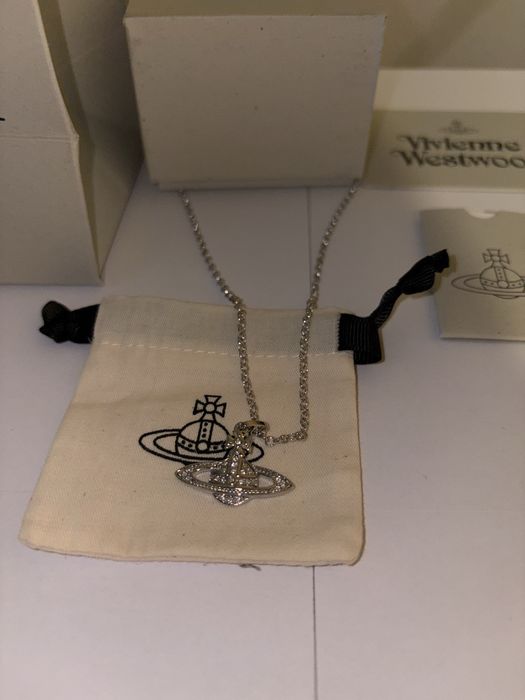 Colier Vivienne Westwood Mini Bas Relief Silver – Nou / Set Complet