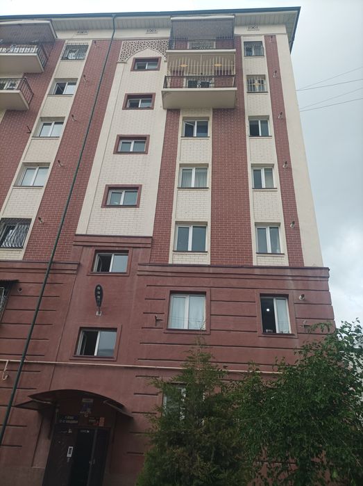 Уй сотилади ! Корасуа массиви 3 хонали 65 кв,м 6 этаж 7 этажли дом