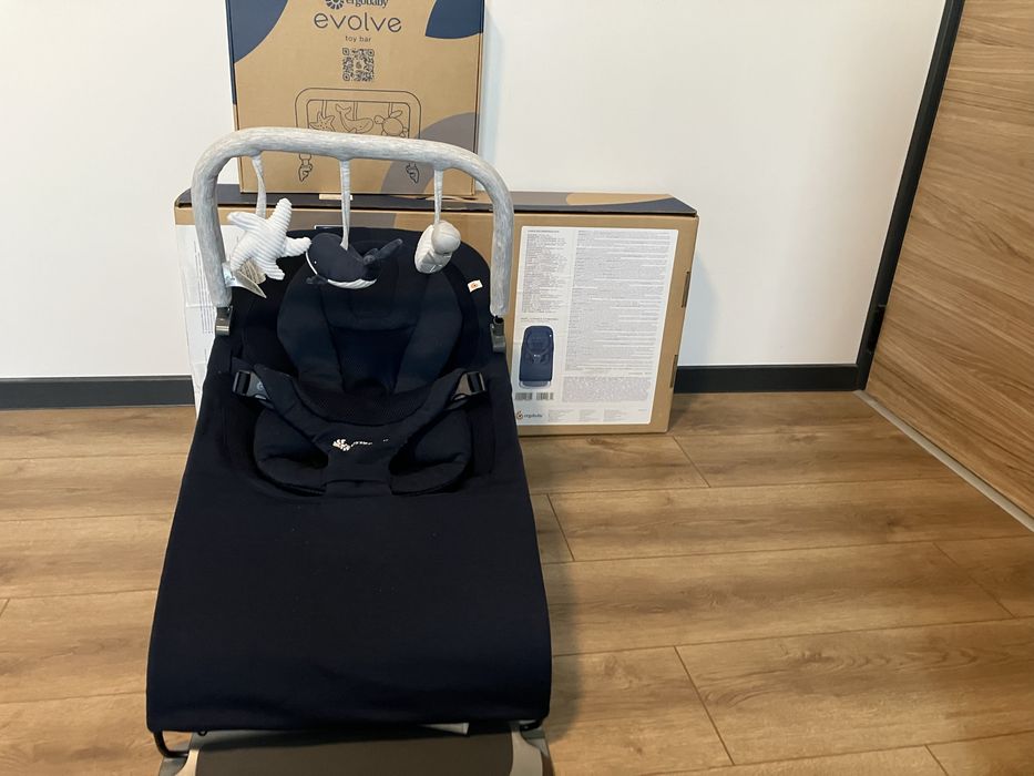 Ergobaby бебешки шезлонг 3в1 + борд с играчки