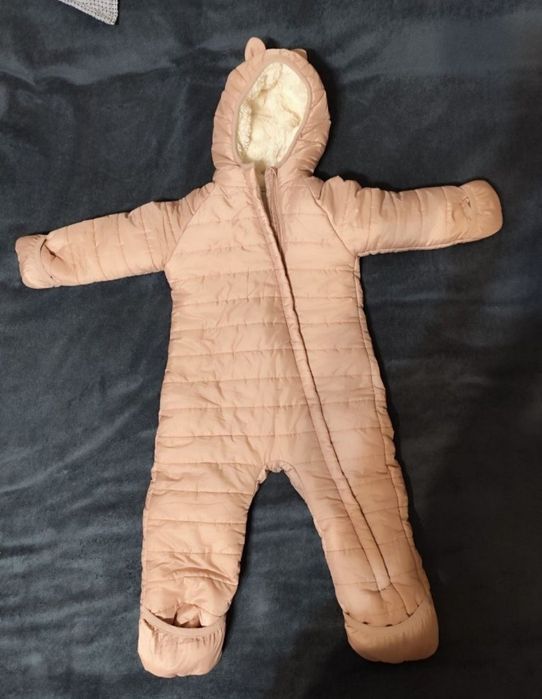 Продам 2 комбинезона в идеальном состоянии весна осень, листайте.