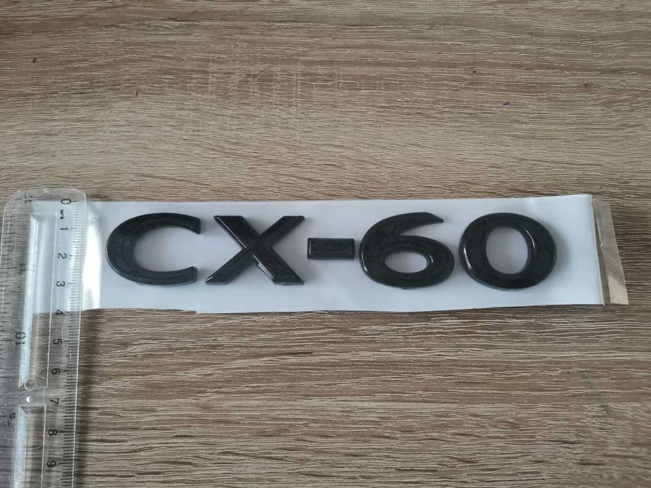 Сребрист надпис Mazda CX-60