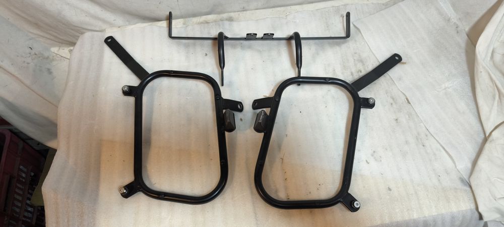 Странични стойки за Куфари GIVI/KAPPA