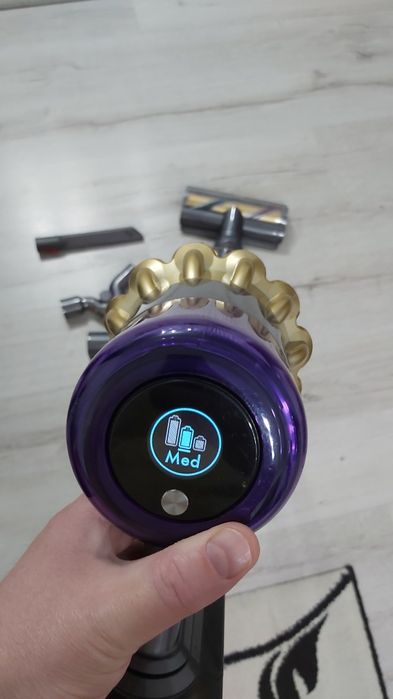 Aspirator vertical Dyson v11 Absolute Pro Gold