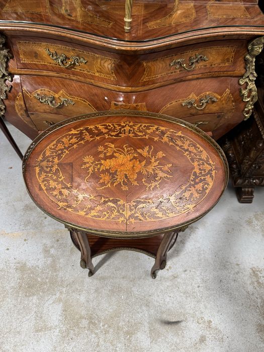 Masa din lemn cu intarsii si elemente bronz